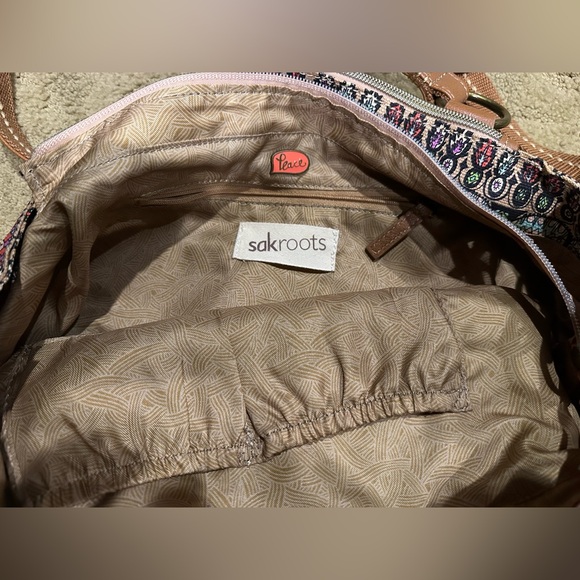 NWOT Sak Roots Artist Circle Crossbody. Minor scuff at the bottom. - Picture 5 of 11